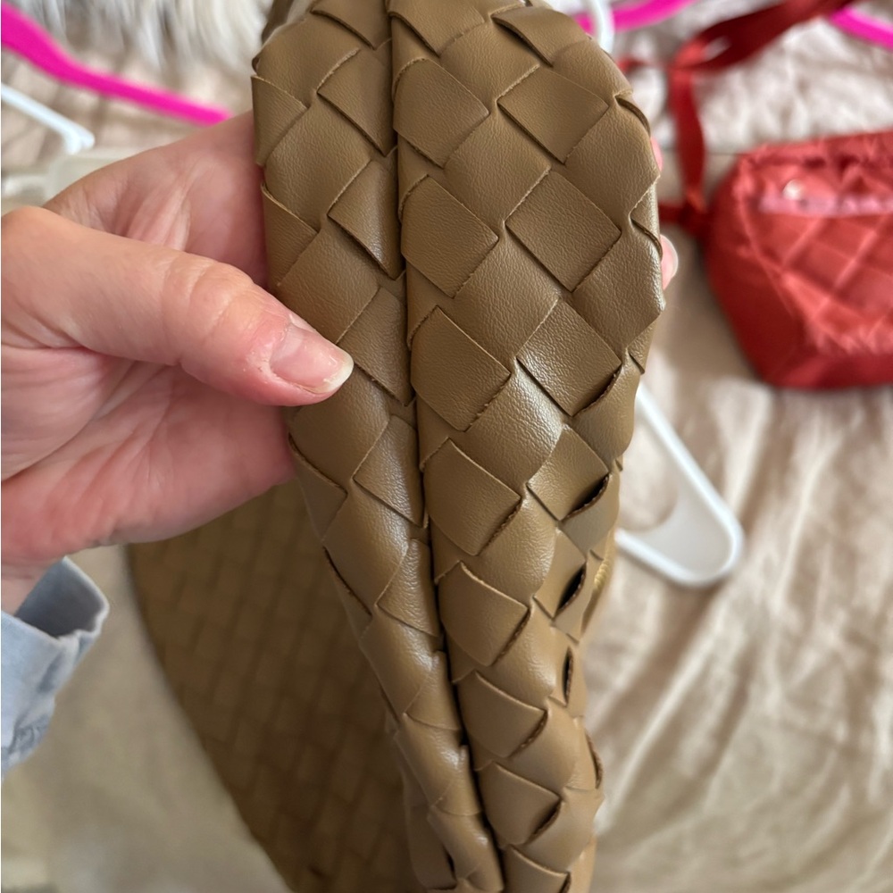 Hobo Knot Large Woven Neutral Tan Handbag - Picture 6 of 6
